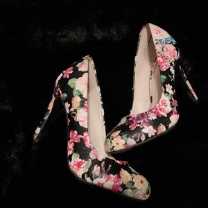 Beautifully colored flower high heels